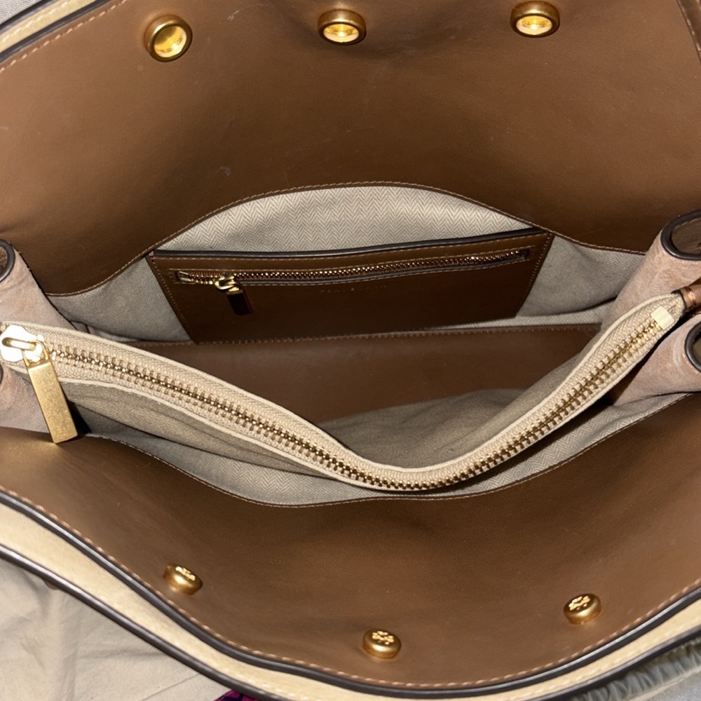 Elegant Tan Leather Handbag - Picture 2 of 11